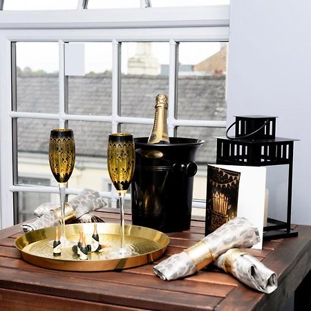 The Penthouse Gathering - Town Centre - Sleeps Up To 16 렉섬 외부 사진