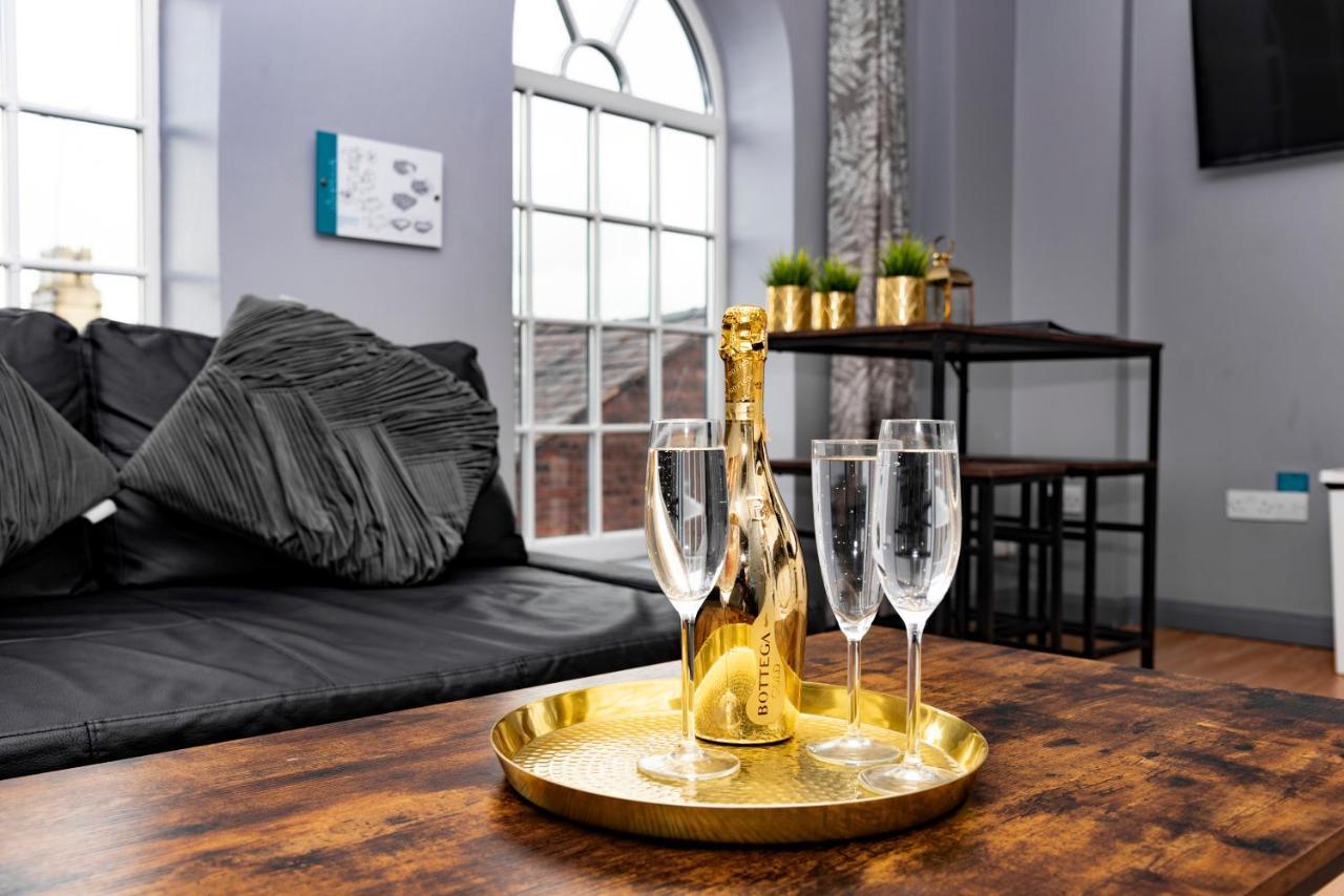 The Penthouse Gathering - Town Centre - Sleeps Up To 16 렉섬 외부 사진